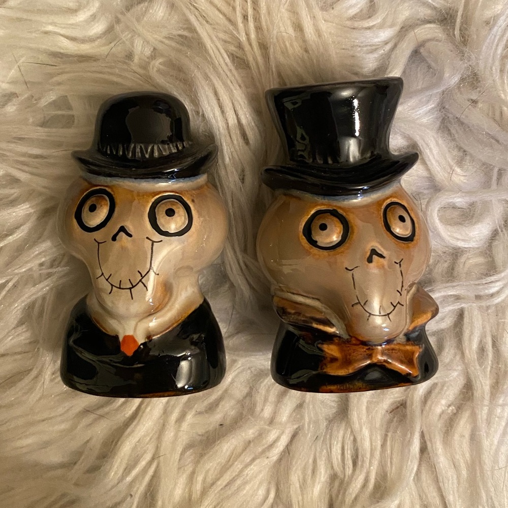 Skeleton Salt n Pepper Shakers